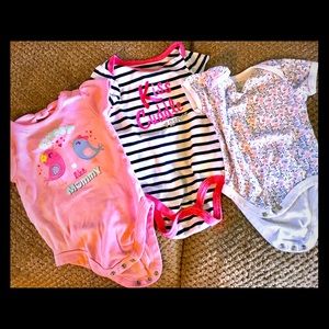 Baby girl onesies bundle. Size 3-6 months.